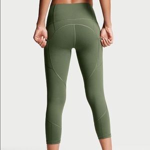 VSX KNOCKOUT CAPRI LEGGING by Victoria’s Secret